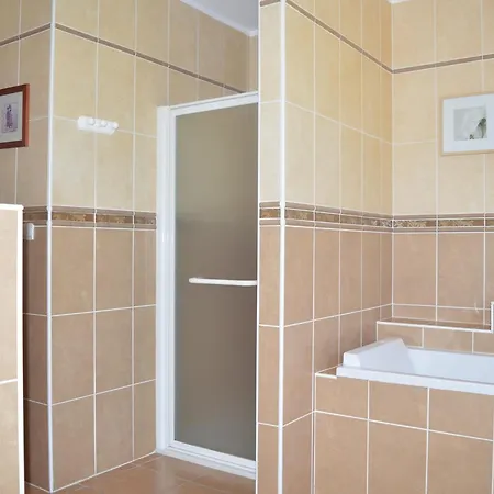 4 Pers Avec Terrasse, Piscine Et Jardin Privatif - - Fr-1-225c-61
